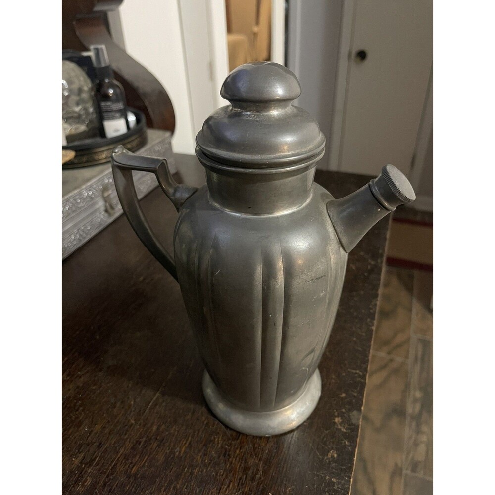 VINTAGE PILGRIM PEWTER PITCHER 3 PINT 2334 LIDDED SCREW SPOUT CAP APPRX: 10”T